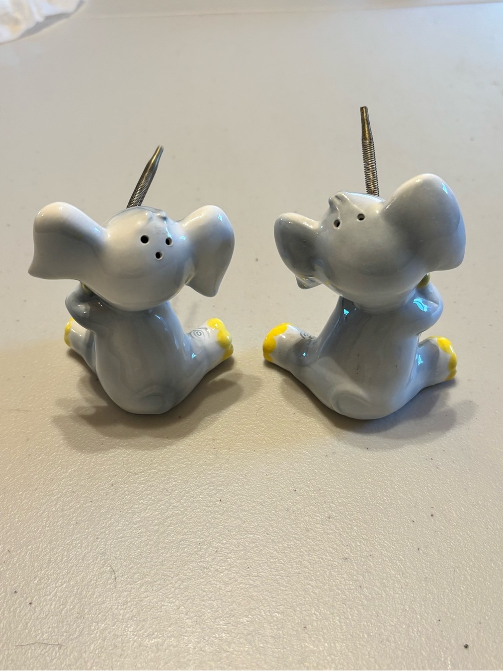 Vintage 1950 Norcrest Ceramic Elephant Figurine salt and pepper shaker set - Picture 4 of 9